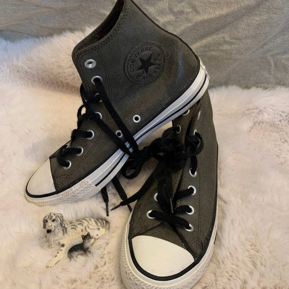 Chuck Taylor High Top Dark Grey Suede 